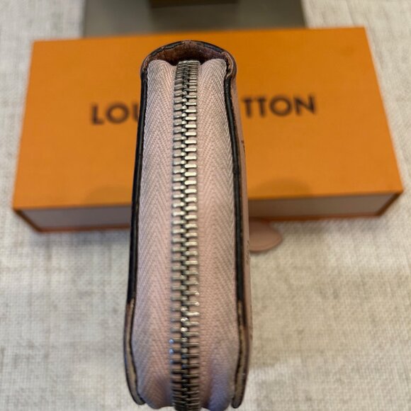 Louis Vuitton Pink Jasmin Mahina Leather Zip Around Wallet - Picture 7 of 12